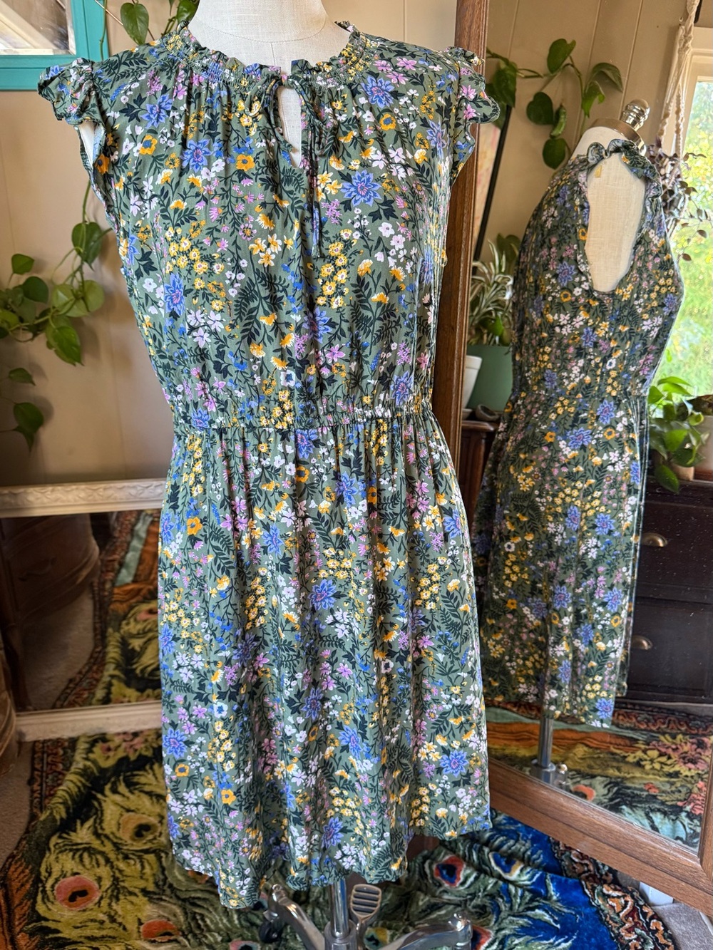 Old Navy Flutter Sleeve Green Floral dress, size L